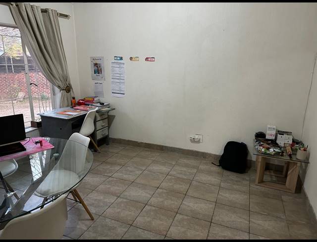 3 BEDROOM HOUSE TO LET IN OLIVEDALE